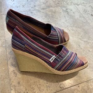 TOMS wedges